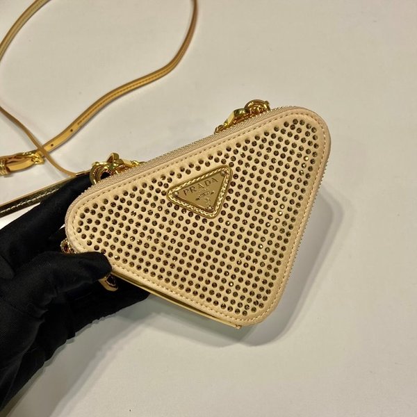 프라다 트라이앵글 장식 새틴 및 가죽 미니 파우치 [매장가 260만원대]