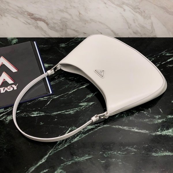 프라다 클레오 브러시드 가죽 숄더백 [매장가 399만원대]