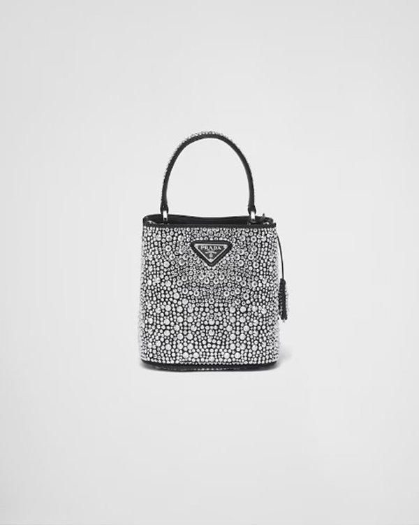 프라다 크리스탈 장식 파니에 새틴백 [매장가 610만원대]