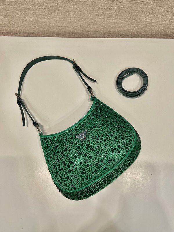 프라다 크리스탈 장식 클레오 새틴백 [매장가 545만원대]