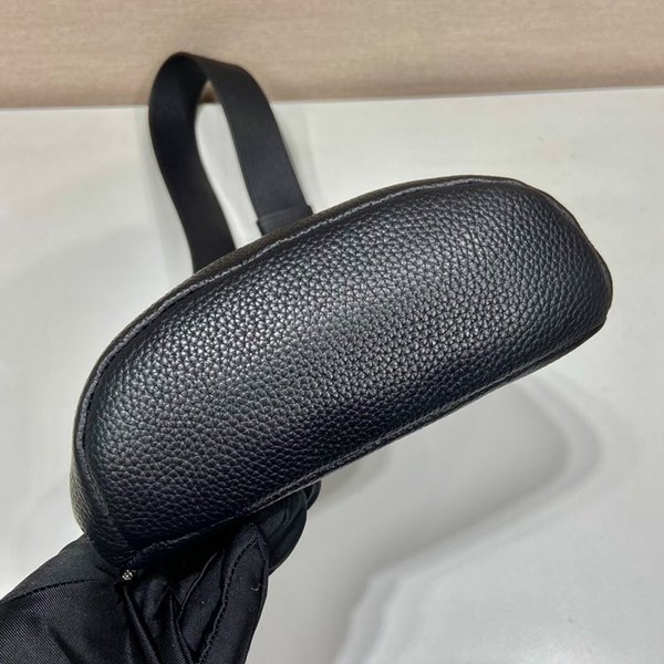 프라다 크로스 가죽백 [매장가 275만원대]