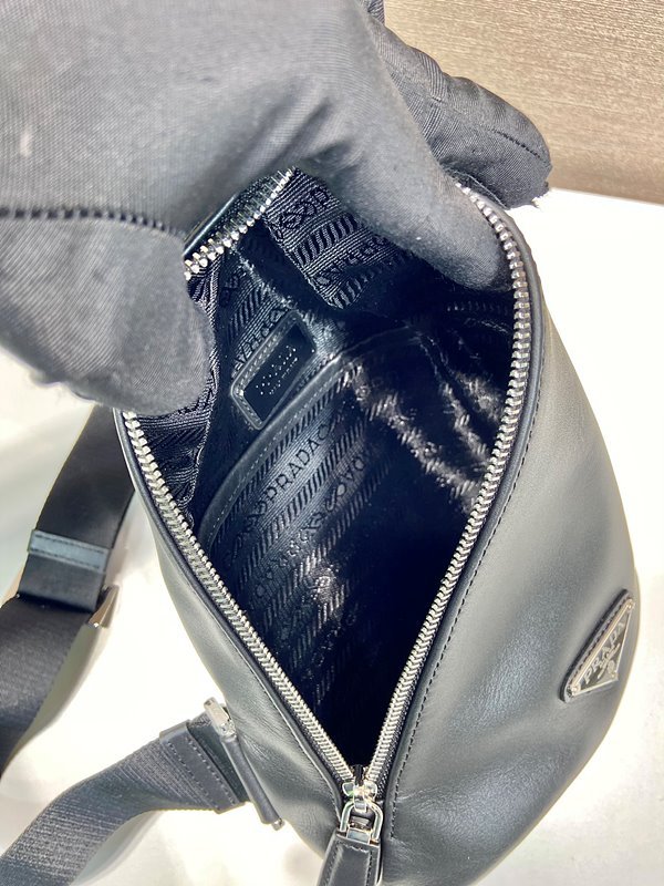 프라다 크로스 가죽백 [매장가 280만원대]