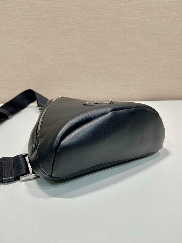 프라다 크로스 가죽백 [매장가 280만원대]