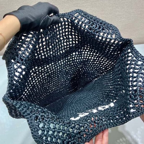 프라다 크로셰 토트백 [매장가 265만원대]