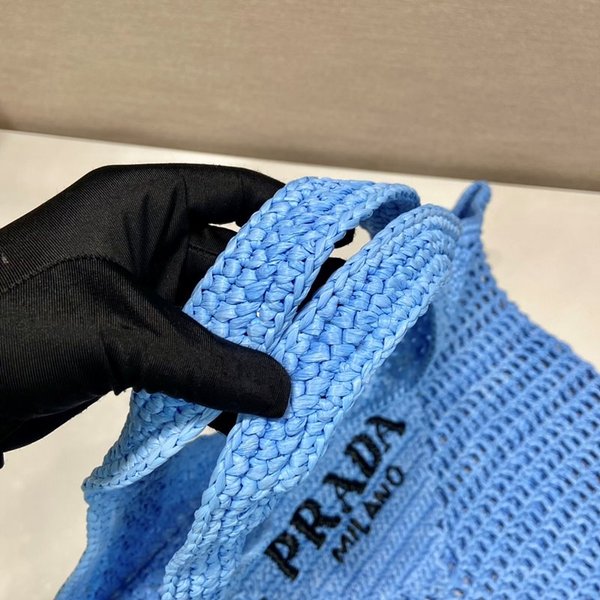 프라다 크로셰 토트백 [매장가 265만원대]