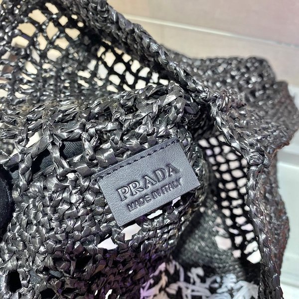 프라다 크로셰 토트백 [매장가 240만원대]