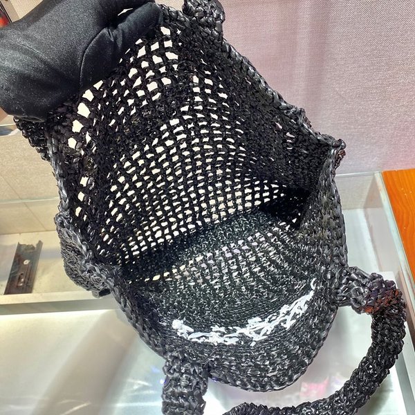 프라다 크로셰 토트백 [매장가 240만원대]