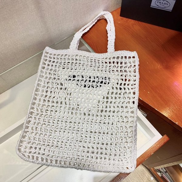 프라다 크로셰 토트백 [매장가 240만원대]