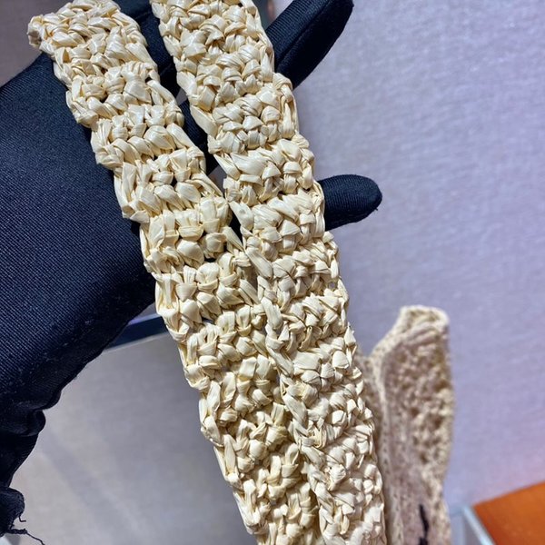 프라다 크로셰 토트백 [매장가 240만원대]