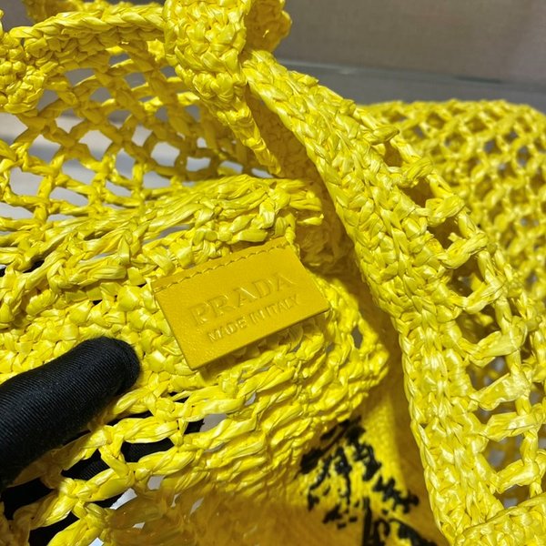프라다 크로셰 토트백 [매장가 240만원대]