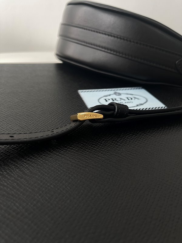 프라다 아르케 가죽 숄더백 [매장가 315만원대]