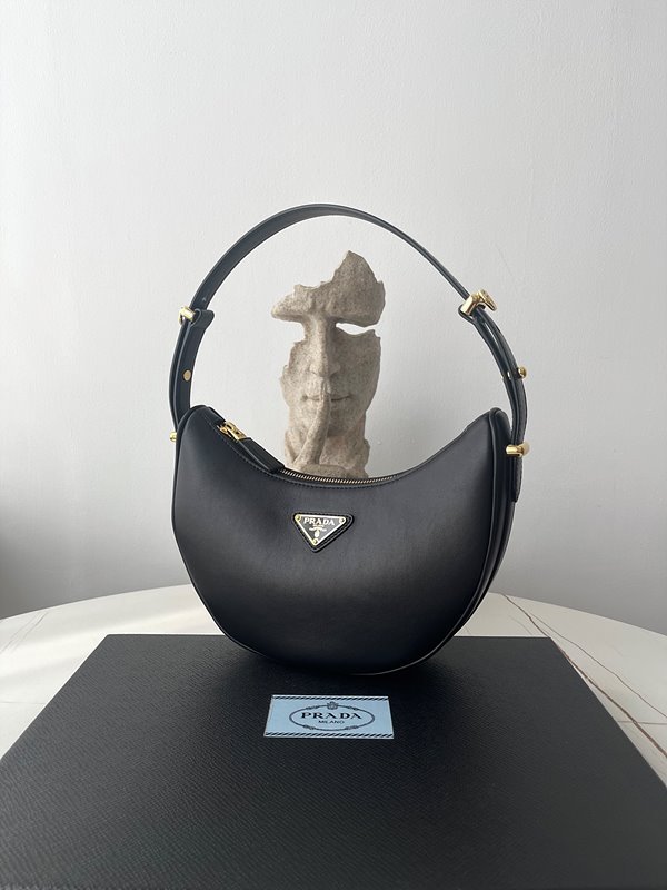 프라다 아르케 가죽 숄더백 [매장가 315만원대]