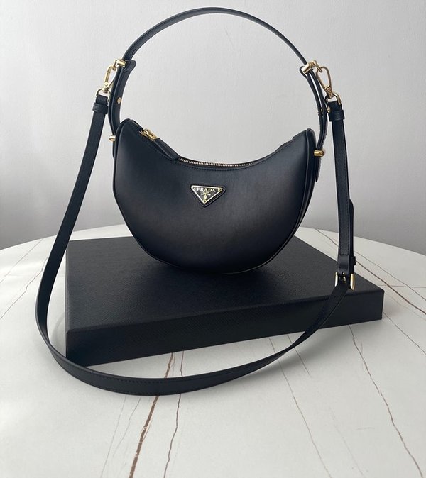 프라다 아르케 가죽 숄더백 [매장가 315만원대]