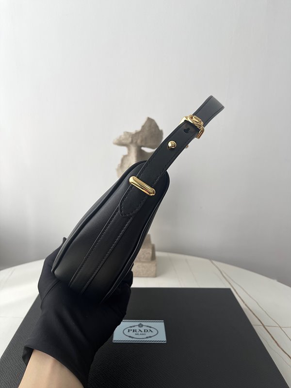 프라다 아르케 가죽 숄더백 [매장가 315만원대]