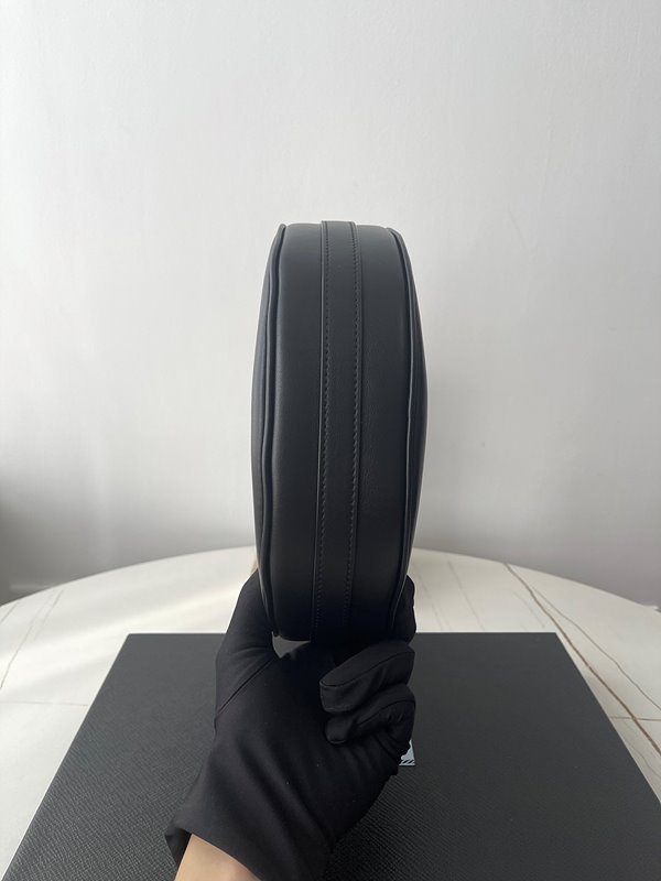 프라다 아르케 가죽 숄더백 [매장가 315만원대]