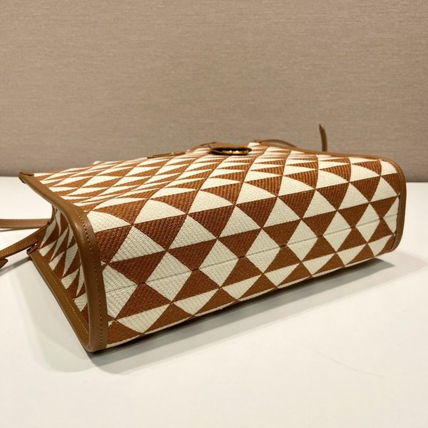 프라다 스몰 심볼 자수 패브릭 핸드백 [매장가 425만원대]