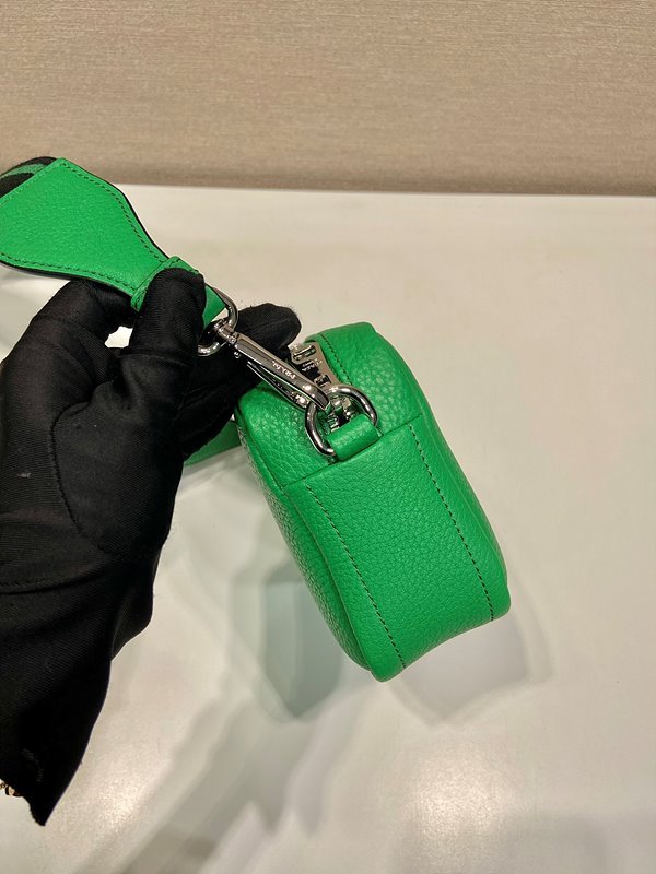 프라다 스몰 가죽백 [매장가 345만원대]