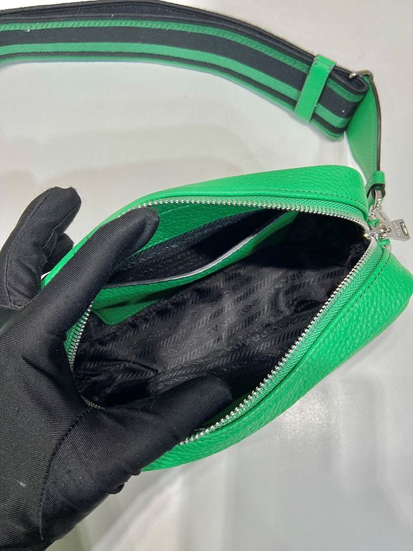 프라다 스몰 가죽백 [매장가 345만원대]