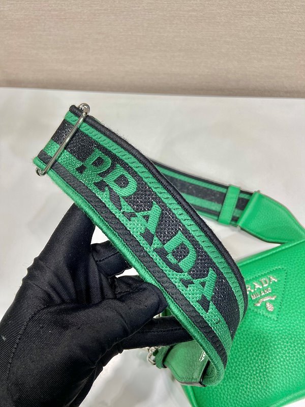 프라다 스몰 가죽백 [매장가 345만원대]