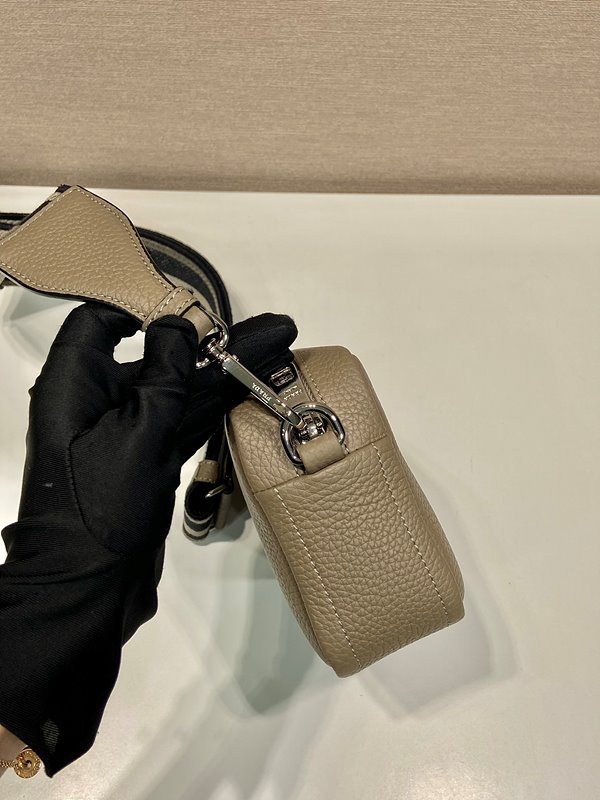 프라다 스몰 가죽백 [매장가 345만원대]