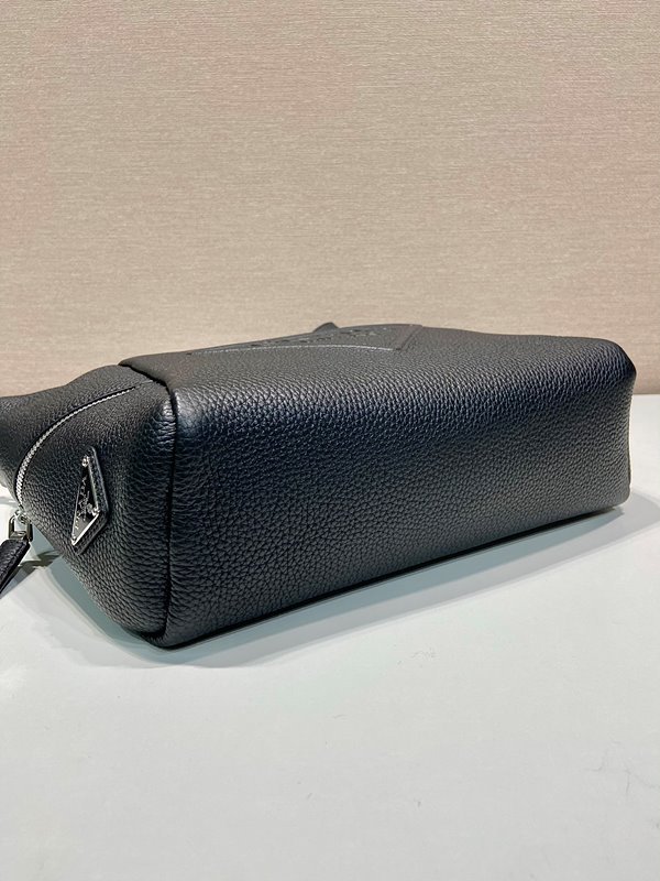 프라다 숄더 스트랩이 달린 가죽백 [매장가 380만원대]