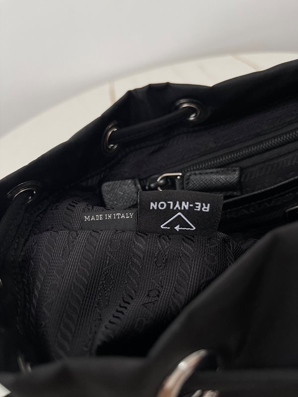 프라다 스몰 리나일론 백팩 [매장가 275만원대]