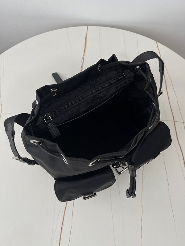 프라다 스몰 리나일론 백팩 [매장가 275만원대]