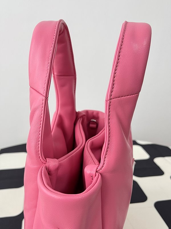 프라다 소프트 패딩 리나일론 미니백 [매장가 245만원대]