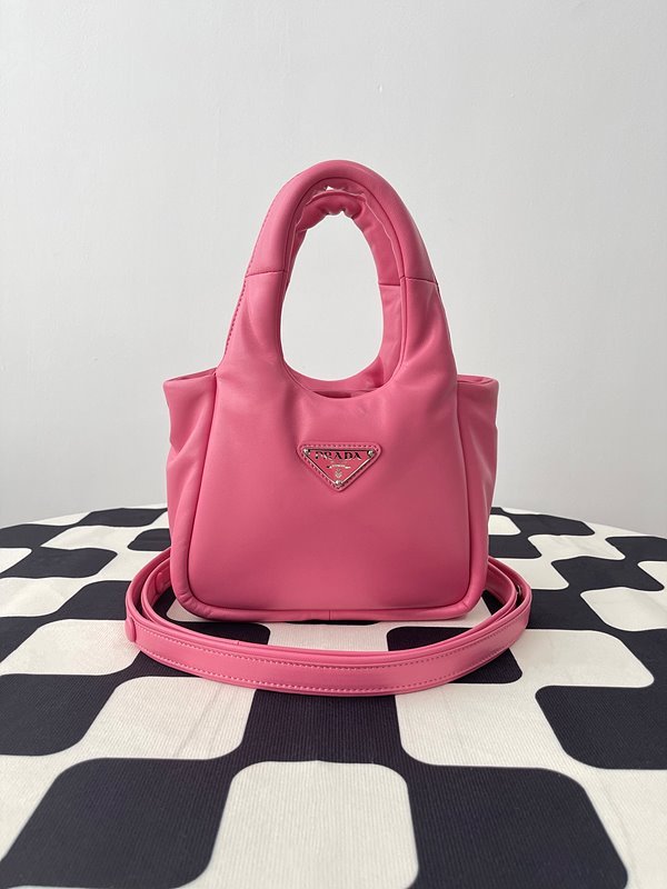 프라다 소프트 패딩 리나일론 미니백 [매장가 245만원대]