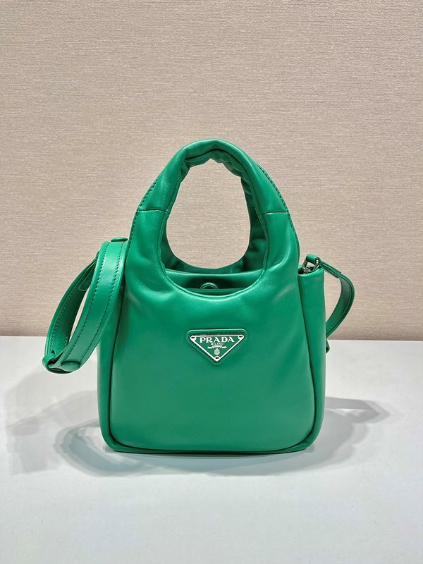 프라다 소프트 패딩 리나일론 미니백 [매장가 245만원대]