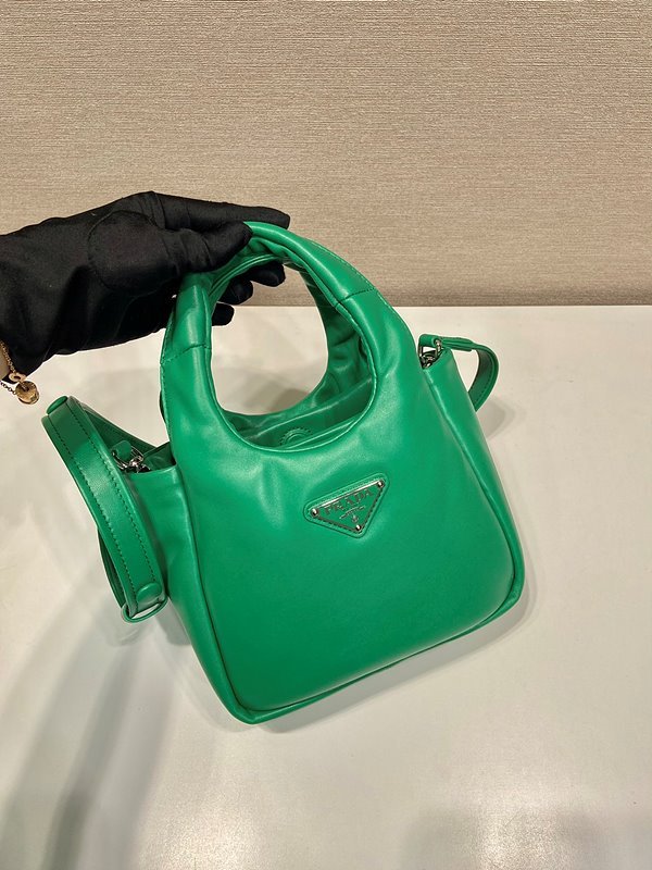 프라다 소프트 패딩 리나일론 미니백 [매장가 245만원대]