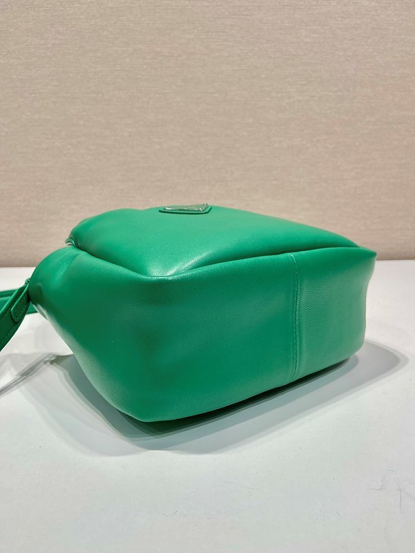 프라다 소프트 패딩 리나일론 미니백 [매장가 245만원대]