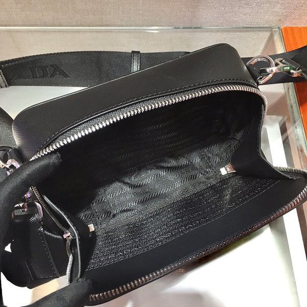 프라다 사피아노 가죽 브리크 백 [매장가 345만원대]