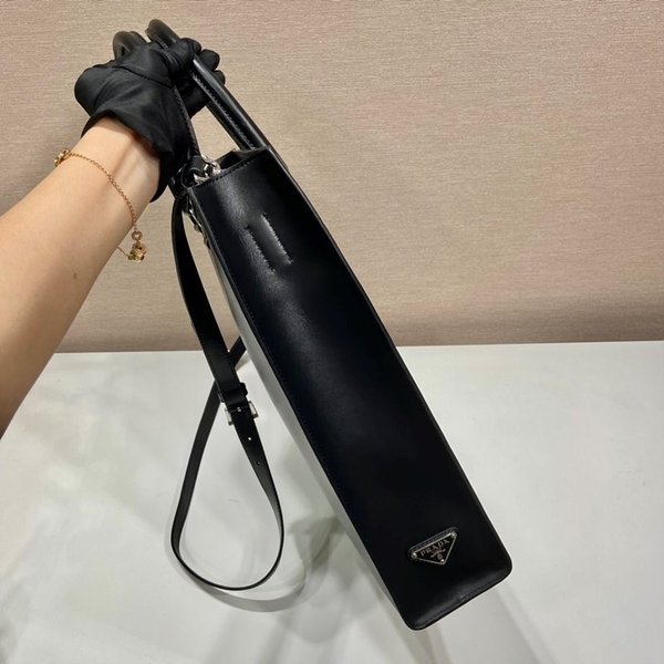프라다 사피아노 가죽 토트백 [매장가 450만원대]
