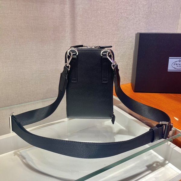 프라다 사피아노 가죽 스마트폰 케이스 [매장가 189만원대]