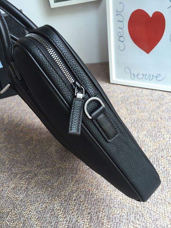 프라다 사피아노 가죽 브리프 케이스 [매장가 510만원대]