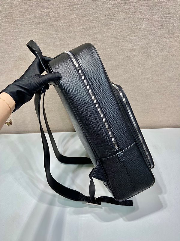 프라다 사피아노 가죽 백팩 [매장가 510만원대]