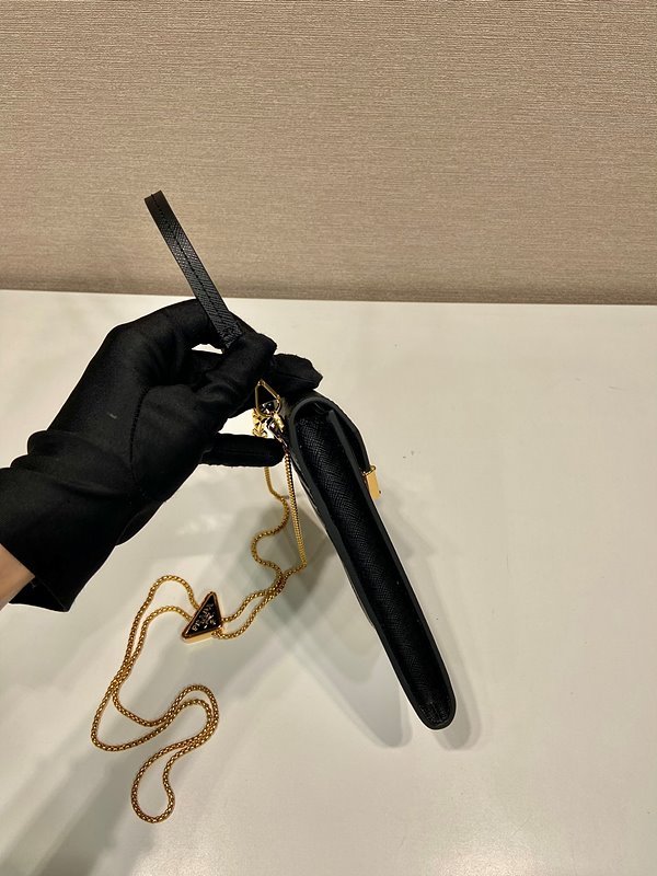 프라다 사피아노 가죽 미니백 [매장가 230만원대]