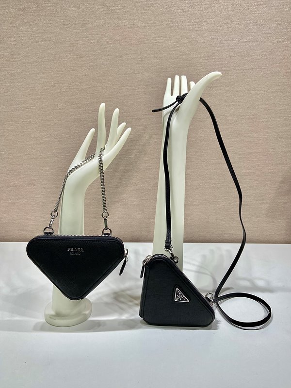 프라다 사피아노 가죽 미니 파우치 [매장가 185만원대]