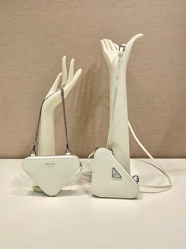 프라다 사피아노 가죽 미니 파우치 [매장가 185만원대]