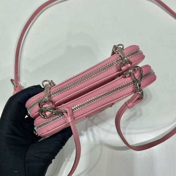 프라다 사피아노 가죽 미니 파우치 [매장가 185만원대]