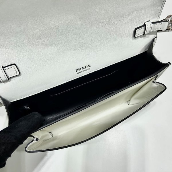 프라다 사피아노 가죽 미니 엔벌로프 백 [매장가 340만원대]