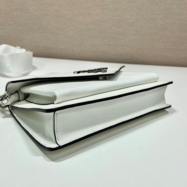 프라다 사피아노 가죽 미니 엔벌로프 백 [매장가 340만원대]