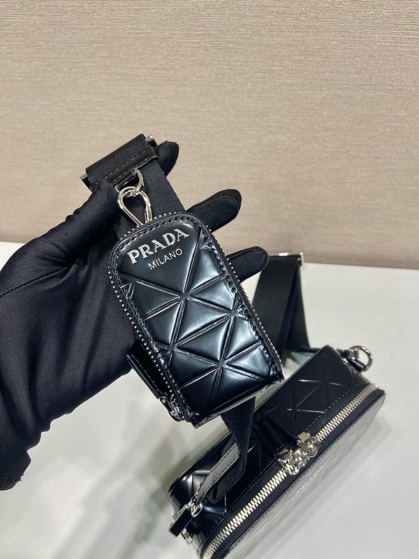 프라다 브리크 가죽백 [매장가 425만원대]