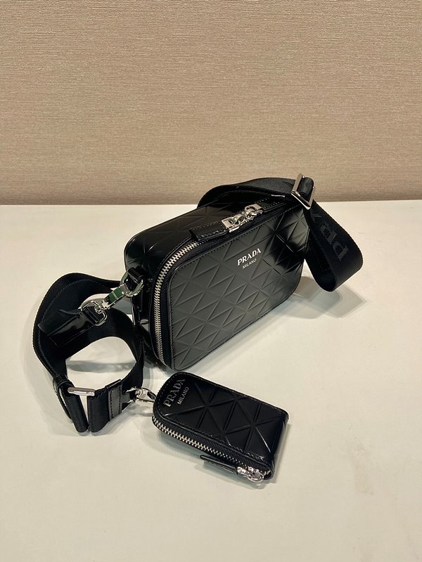 프라다 브리크 가죽백 [매장가 425만원대]