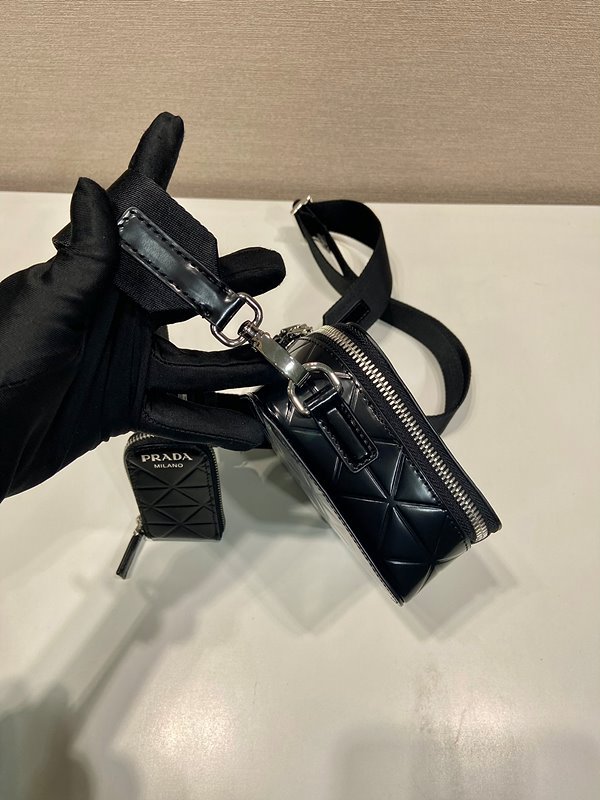 프라다 브리크 가죽백 [매장가 425만원대]