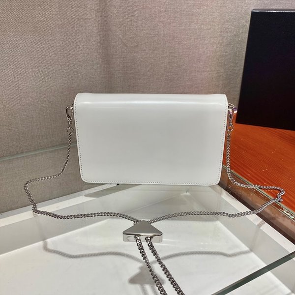 프라다 브러쉬드 가죽 숄더백 [매장가 330만원대]