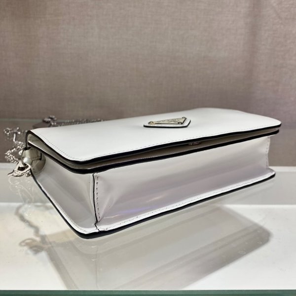 프라다 브러쉬드 가죽 숄더백 [매장가 330만원대]