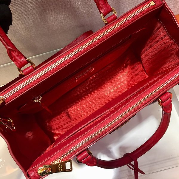 프라다 미디엄 갤러리아 사피아노 가죽백 [매장가 550만원대]