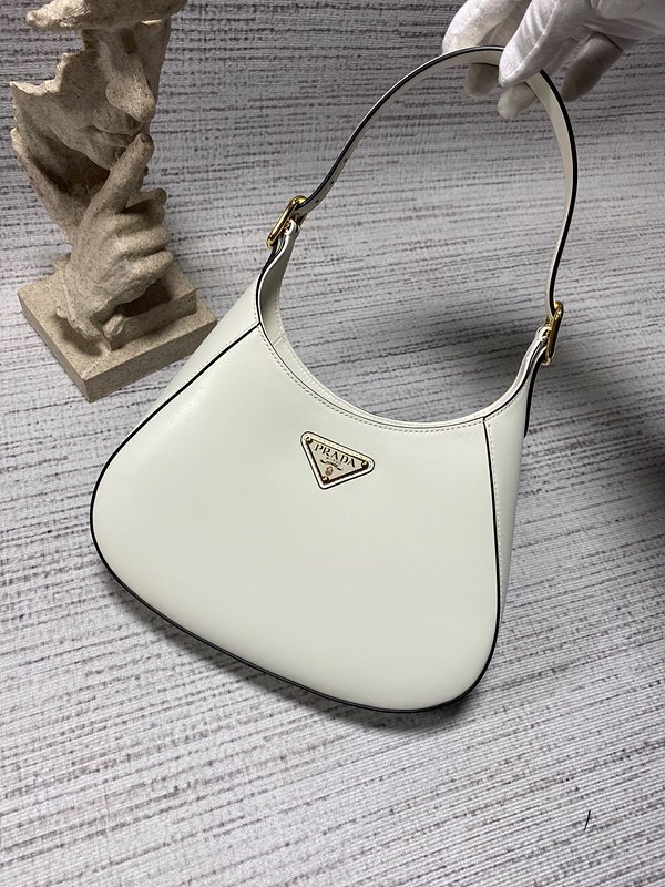 프라다 미디엄 가죽 숄더백 [매장가 395만원대]